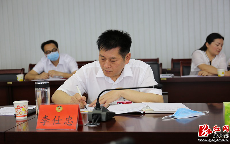 【聚焦两会】李仕忠参加县政协七届五次会议委员第二联组讨论
