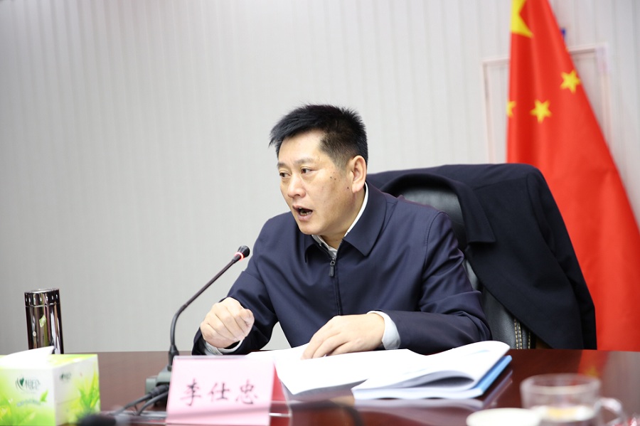 李仕忠主持召开县政府常务会议